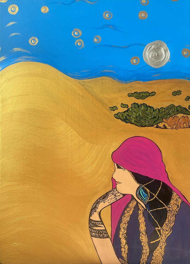 На этой картине - тихая пустынная сцена, где простор и спокойствие сливаются в единое целое. В центре внимания - я, изображенная в этой идиллической сцене, взирающая вдаль. За мной - величественные золотистые дюны, будто волны, покрытые лучами вечернего солнца. На заднем плане - оазис с зелеными пальмами, символизирующий жизнь в этой бесплодной пустыне. В вышине - азурное небо, усеянное золотистыми звездами, каждая из которых несет свою историю вселенной, распространяя волшебный свет над пустыней.  Это изображение - отражение моего путешествия через Сахару в Марокко, момент покоя и умиротворения в сердце бескрайнего песчаного мира. Представьте: тишина пустыни, будто время остановилось, окутывая меня своим волшебством, оставив незабываемый след в моем воображении.    Холст, акрил, масляная пастель, лак, 47х64 см, 2023